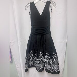 S.L. Fashions Black V-neck Embroidered Dress 6P